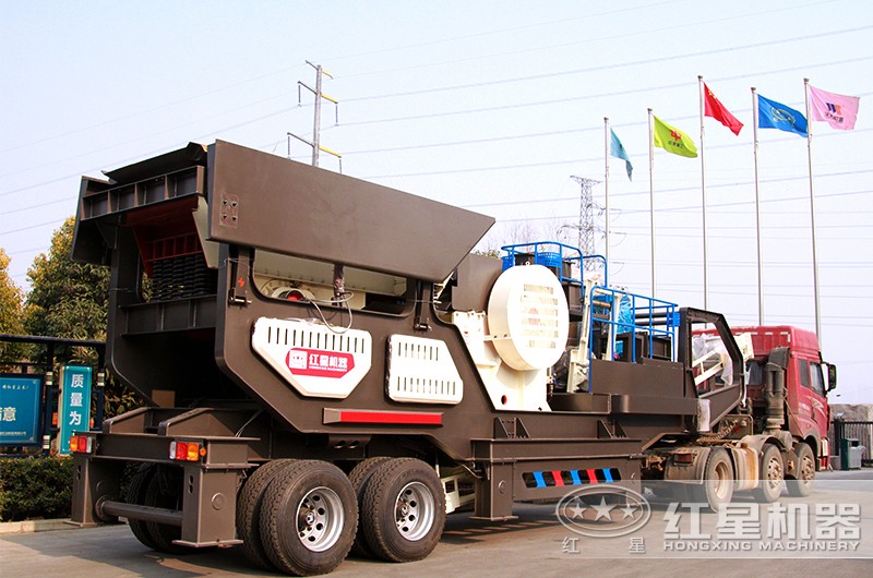 時(shí)產(chǎn)200噸小型移動破碎車，配顎破機(jī)，發(fā)往湖北市場
