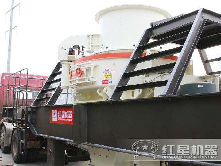 HVI沖擊式移動(dòng)破碎站，產(chǎn)量70-585t/h，稀油自潤(rùn)滑
