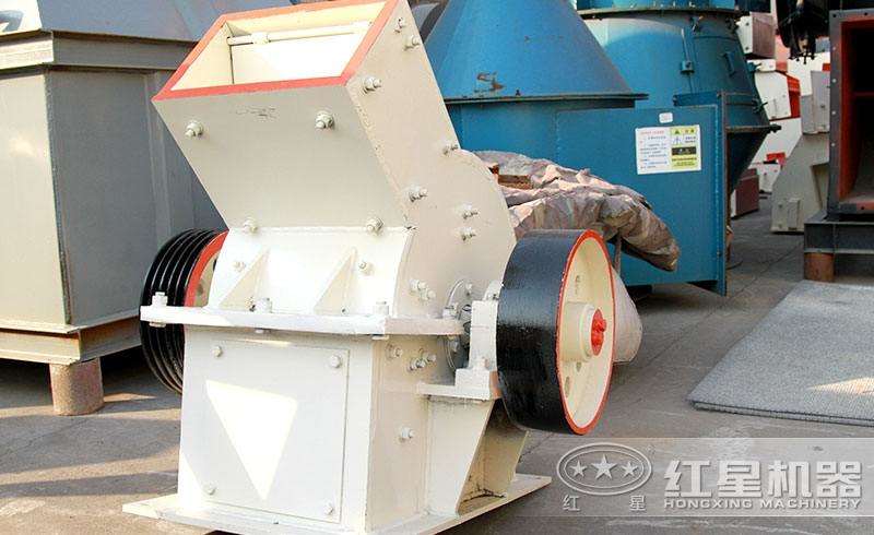 小型錘式破碎機(jī)，體積小，易移動(dòng)